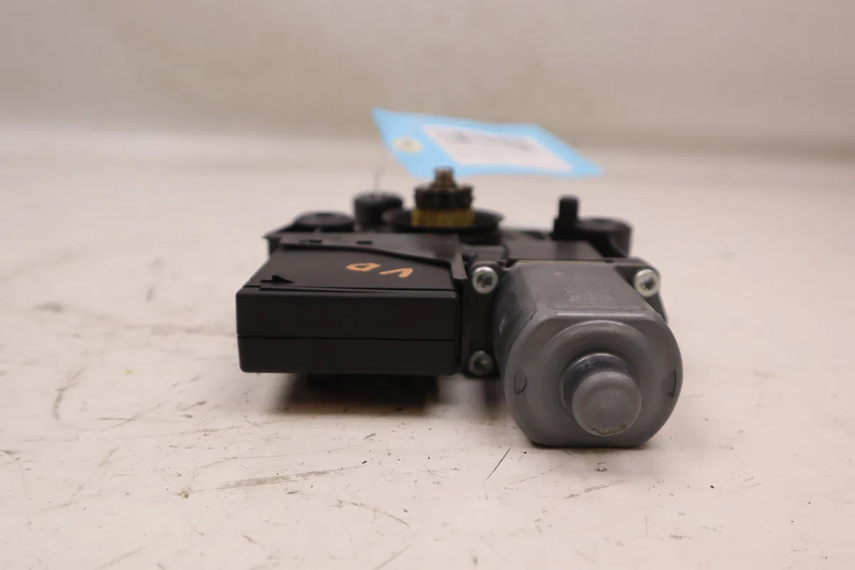 Moteur leve-vitre avd Renault MEGANE III Coupé (DZ0-1_) 1.5 dci (dz09, dz0d, dz1f, dz1g, dz14, dz29) (2009-2015) 3 porte