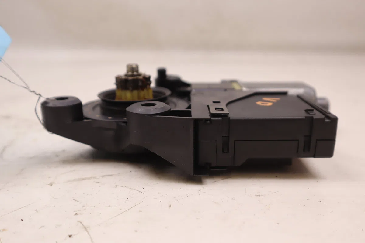 Moteur leve-vitre avd Renault MEGANE III Coupé (DZ0-1_) 1.5 dci (dz09, dz0d, dz1f, dz1g, dz14, dz29) (2009-2015) 3 porte