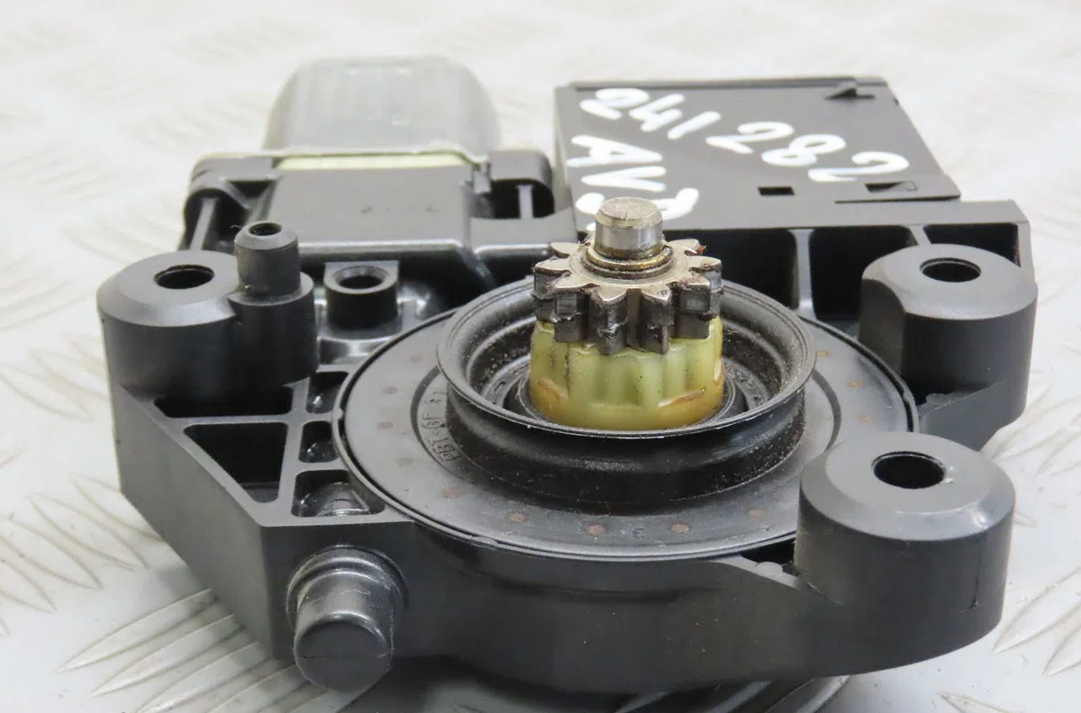 Moteur leve-vitre avd Renault MEGANE III Coupé (DZ0-1_) 1.5 dci (dz09, dz0d, dz1f, dz1g, dz14, dz29) (2009-2015) 3 porte