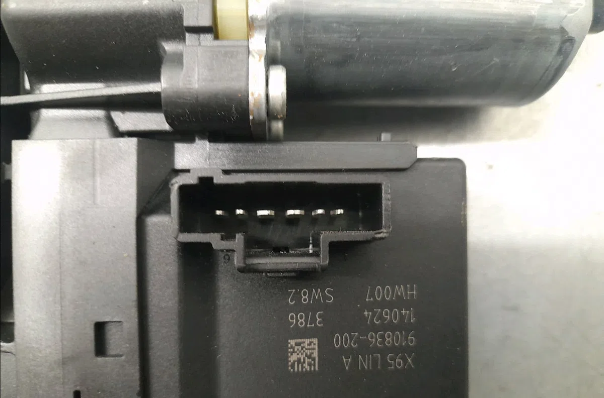 Moteur leve-vitre avd Renault MEGANE III Grandtour (KZ0-1) 1.5 dci (kz09, kz0d, kz1g, kz29, kz14, kz1w, kz10, kz1f,... (
