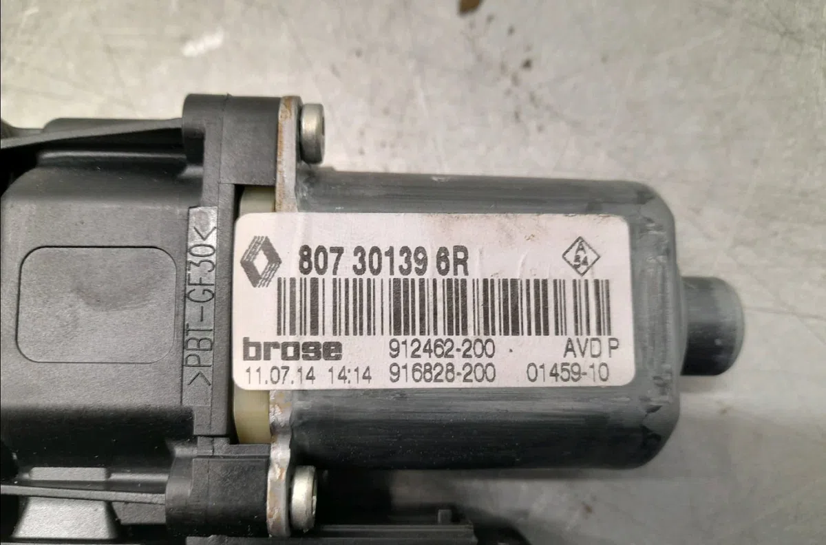 Moteur leve-vitre avd Renault MEGANE III Grandtour (KZ0-1) 1.5 dci (kz09, kz0d, kz1g, kz29, kz14, kz1w, kz10, kz1f,... (