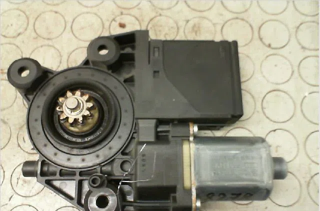 Moteur leve-vitre avd Renault SCÉNIC III (JZ0-1_) 1.5 dci (2009) 5 portes occasion