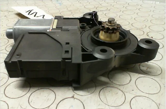 Moteur leve-vitre avd Renault SCÉNIC III (JZ0-1_) 1.5 dci (2009) 5 portes occasion