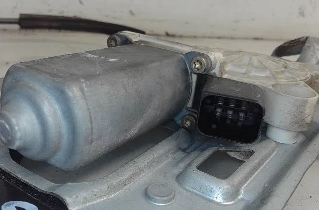 Moteur leve-vitre avg Mercedes-benz CLASSE C Coupe Sport (CL203) C 220 cdi (203.706) (2001-2004) 3 portes occasion