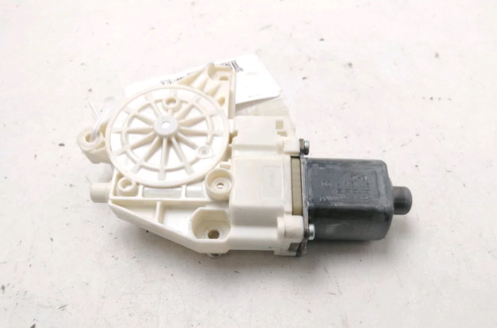 Moteur leve-vitre avg Mercedes-benz CLASSE E T-Model (S212) E 220 cdi - bluetec (212.202, 212.201) (2009-2016) occasion