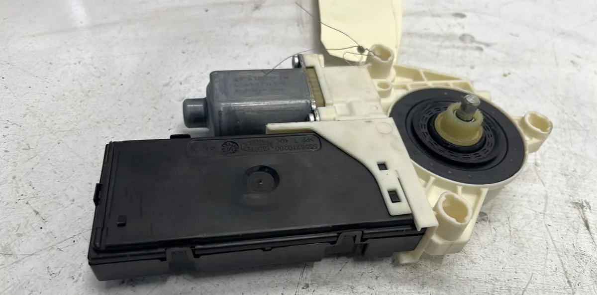 Moteur leve-vitre avg Renault LAGUNA III (BT0-1) 1.5 dci (bt00, bt0a, bt0t, bt1j) (2007-2015) 5 portes occasion