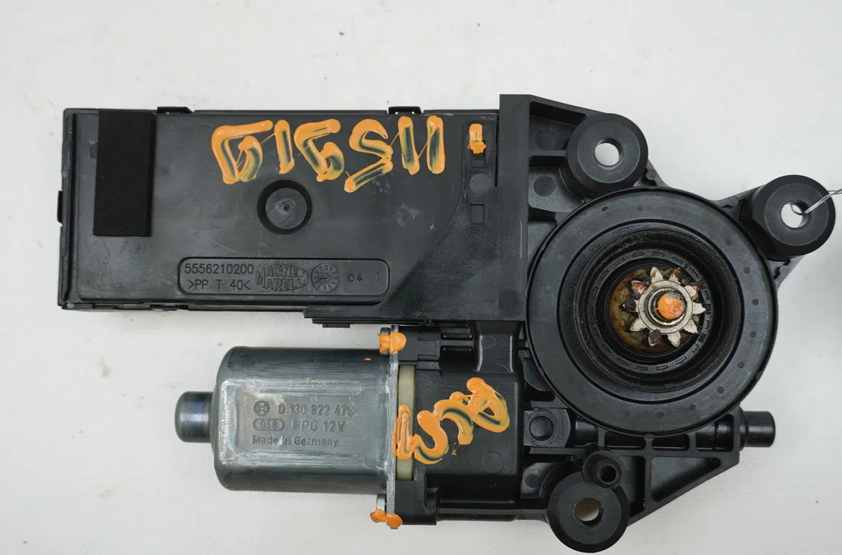 Moteur leve-vitre avg Renault MEGANE III 3-5 portes (BZ0-1_, B3_) 1.5 dci (2009) 5 portes occasion