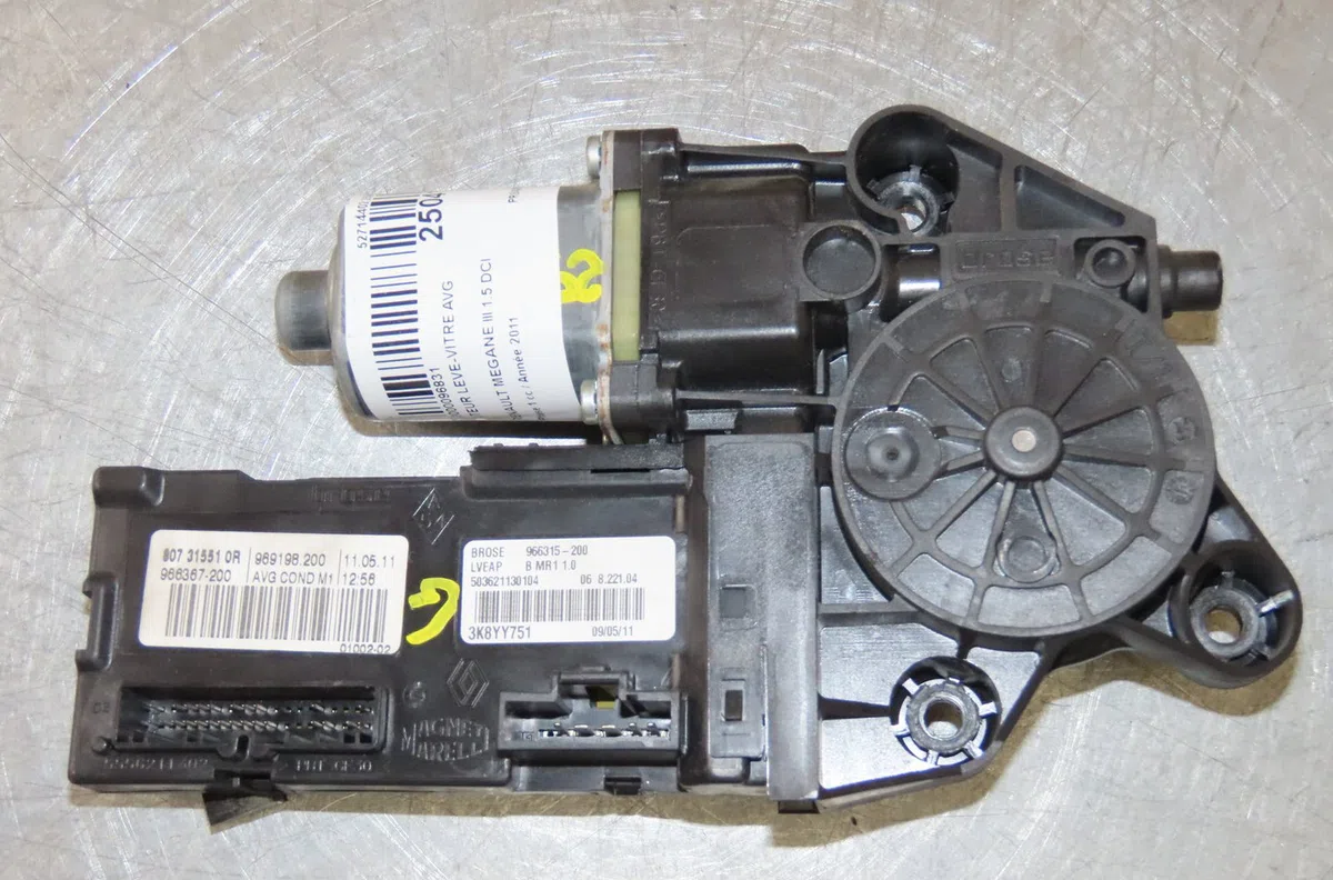 Moteur leve-vitre avg Renault MEGANE III 3-5 portes (BZ0-1_, B3_) 1.5 dci (bz0c) (2008-2015) 5 portes occasion