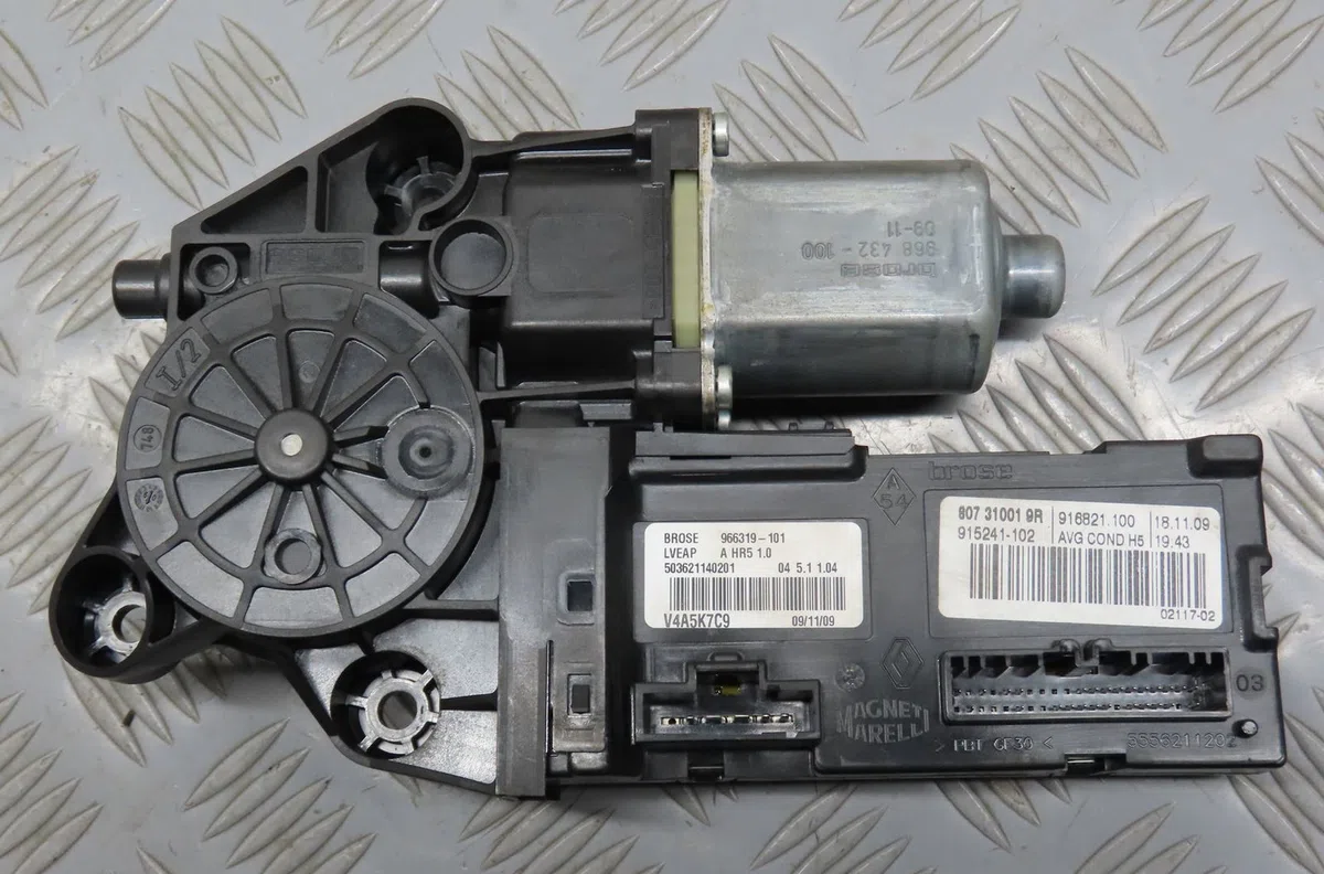 Moteur leve-vitre avg Renault MEGANE III Coupé (DZ0-1_) 1.5 dci (dz09, dz0d, dz1f, dz1g, dz14, dz29) (2009-2015) 3 porte