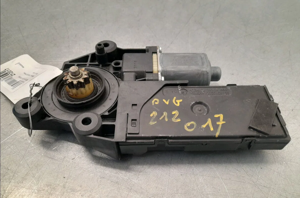 Moteur leve-vitre avg Renault MEGANE III Grandtour (KZ0-1) 1.5 dci (kz09, kz0d, kz1g, kz29, kz14, kz1w, kz10, kz1f,... (