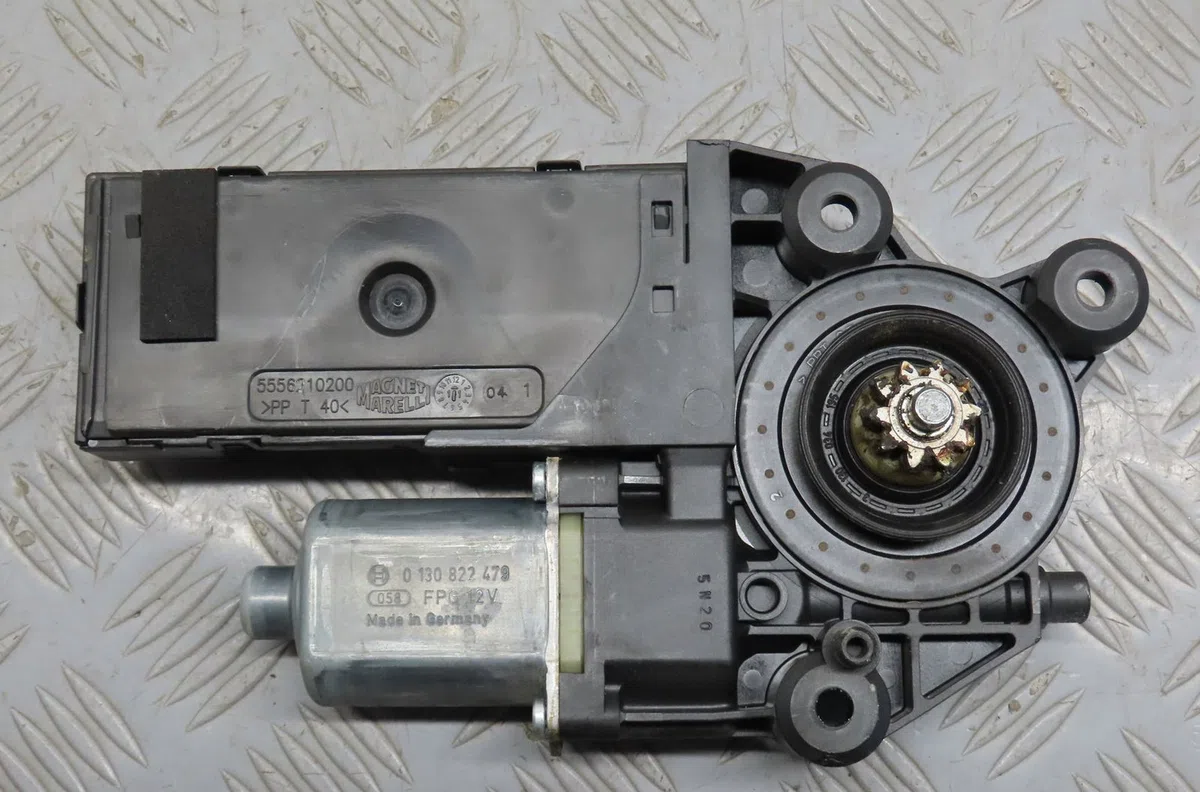 Moteur leve-vitre avg Renault MEGANE III Grandtour (KZ0-1) 1.9 dci (kz0j, kz0n, kz1s) (2009) occasion