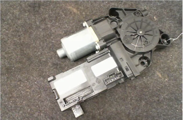 Moteur leve-vitre avg Renault SCÉNIC III (JZ0-1_) 1.5 dci (2009) 5 portes occasion