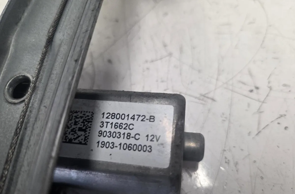 Moteur leve-vitre avg RENAULT TWINGO 3 PHASE 1 occasion