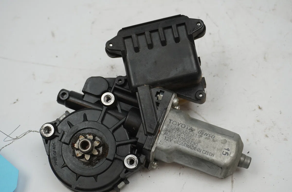 Moteur leve-vitre avg Toyota YARIS (_P9_) 1.4 d-4d (nlp90_) (2005-2012) occasion