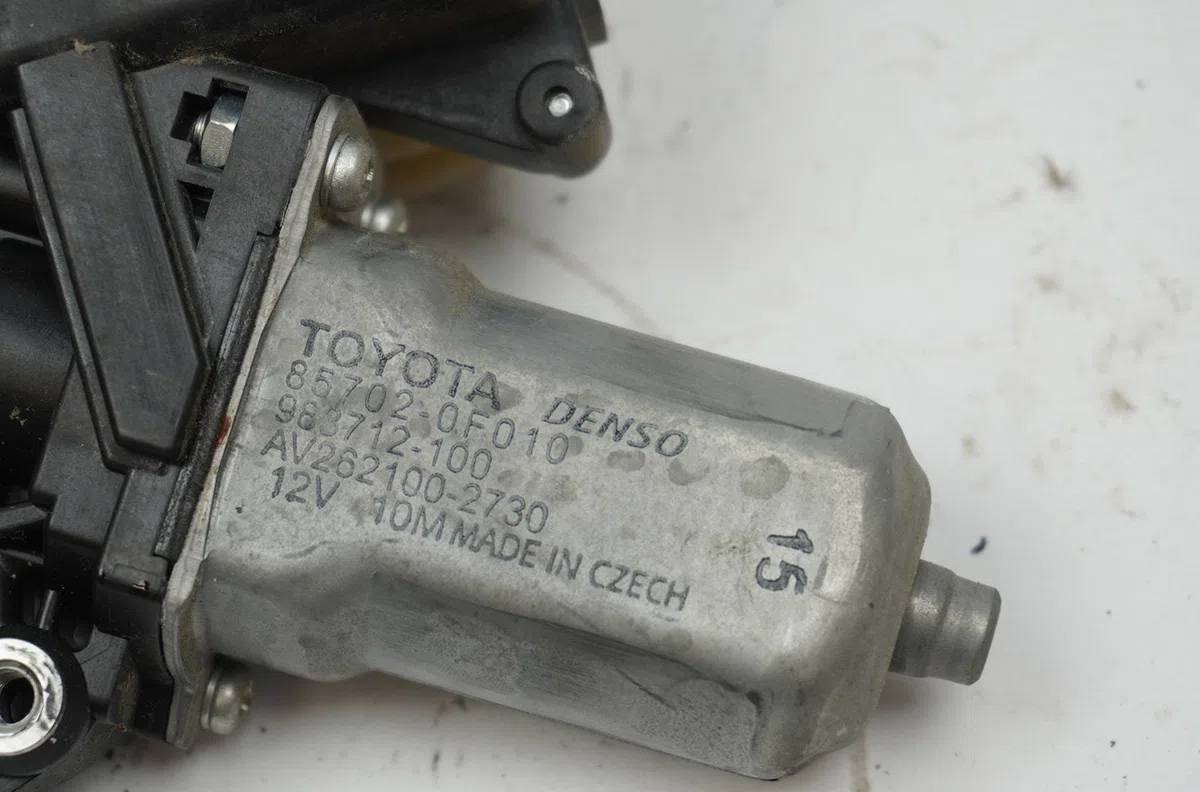 Moteur leve-vitre avg Toyota YARIS (_P9_) 1.4 d-4d (nlp90_) (2005-2012) occasion