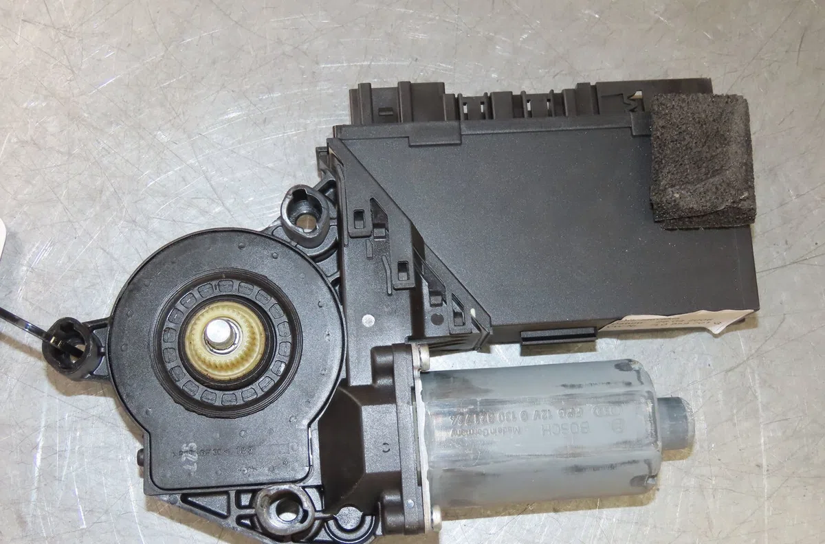 Moteur leve-vitre avg Volkswagen TOUAREG (7LA, 7L6, 7L7) 3.0 v6 tdi (2004-2010) occasion