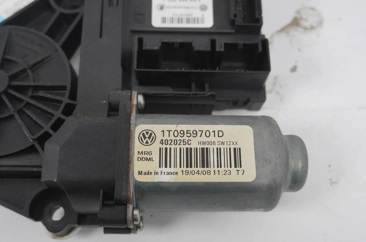 Moteur leve-vitre avg Volkswagen TOURAN (1T1, 1T2) 2.0 tdi 16v (2003-2010) 5 portes occasion