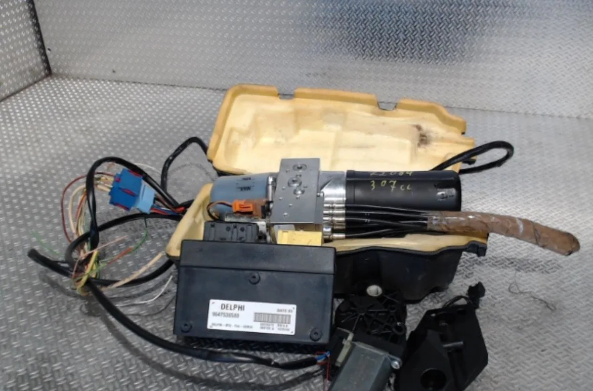 Moteur toit ouvrant PEUGEOT 307 PHASE 2 CABRIOLET occasion