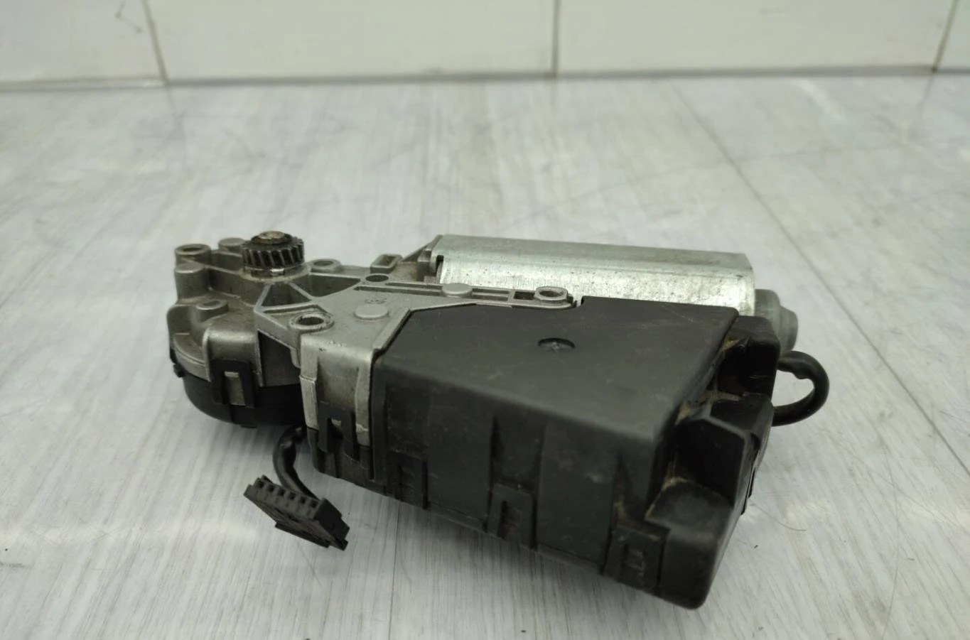 Moteur toit ouvrant VOLKSWAGEN TOUAREG 1 PHASE 1 occasion