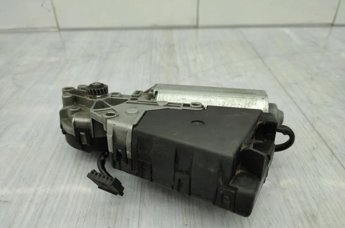 Moteur toit ouvrant VOLKSWAGEN TOUAREG 1 PHASE 1 occasion