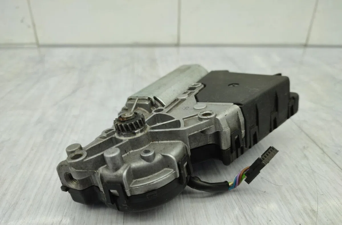 Moteur toit ouvrant VOLKSWAGEN TOUAREG 1 PHASE 1 occasion