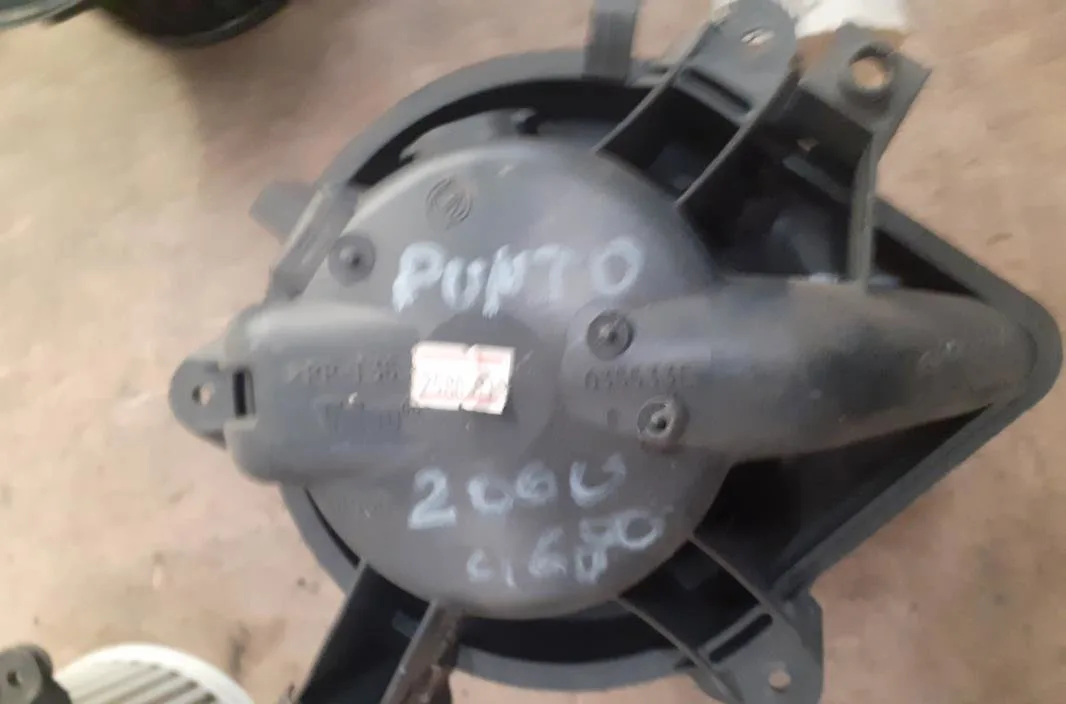 Moteur ventilateur chauffage Fiat PUNTO (188_) 1.9 ds 60 (188.031, .051, .231, .251) (1999-2012) occasion
