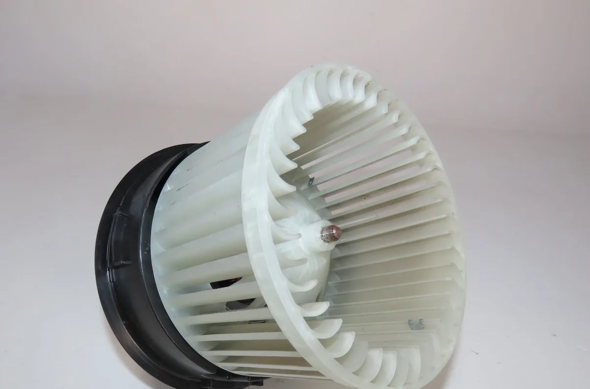 Moteur ventilateur chauffage Peugeot 208 II (UB_, UP_, UW_, UJ_) 1.2 hybrid 136 (uphpyk) (2023) occasion
