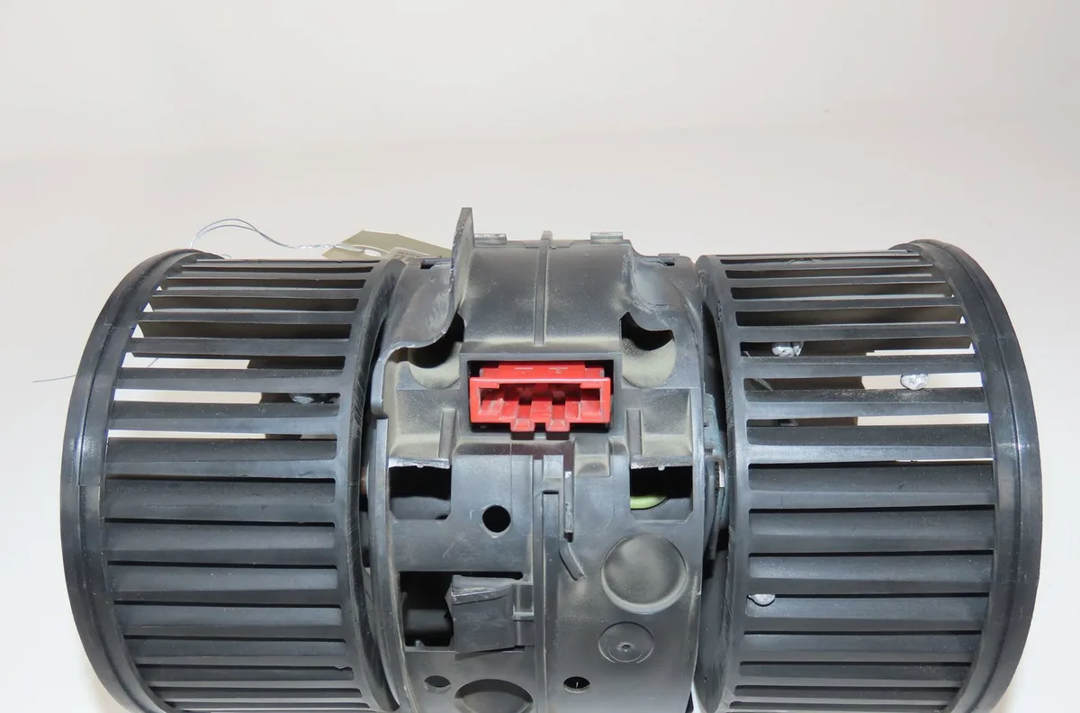 Moteur ventilateur chauffage Renault SCÉNIC III (JZ0-1_) 1.9 dci (jz0j, jz1j, jz1k, jz1s) (2009) occasion