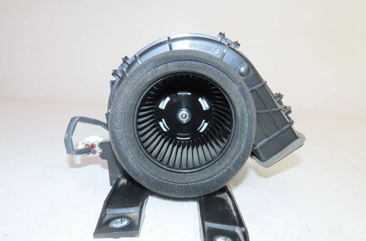 Moteur ventilateur chauffage Toyota COROLLA 3-5 portes (_E21_) 1.8 hybrid (zwe211) (2018) 5 portes occasion