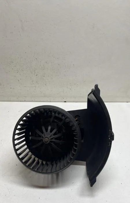Moteur ventilateur chauffage Volkswagen MULTIVAN V (7HM, 7HN, 7HF, 7EF, 7EM, 7EN) 2.5 tdi (2003-2009) occasion