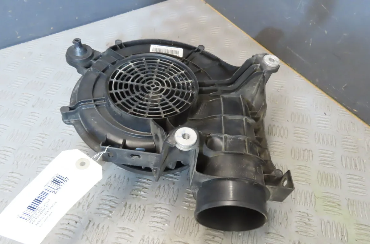 Moteur ventilateur refroidissement batterie de tra RENAULT ZOE 2016 occasion