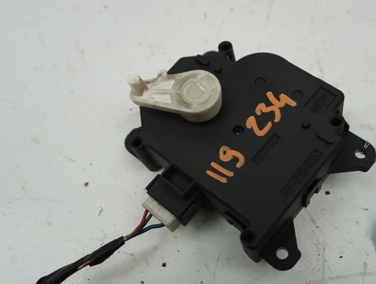Moteur volet de chauffage Mitsubishi COLT VI (Z3_A, Z2_A) 1.3 (z21a) (2004-2012) occasion