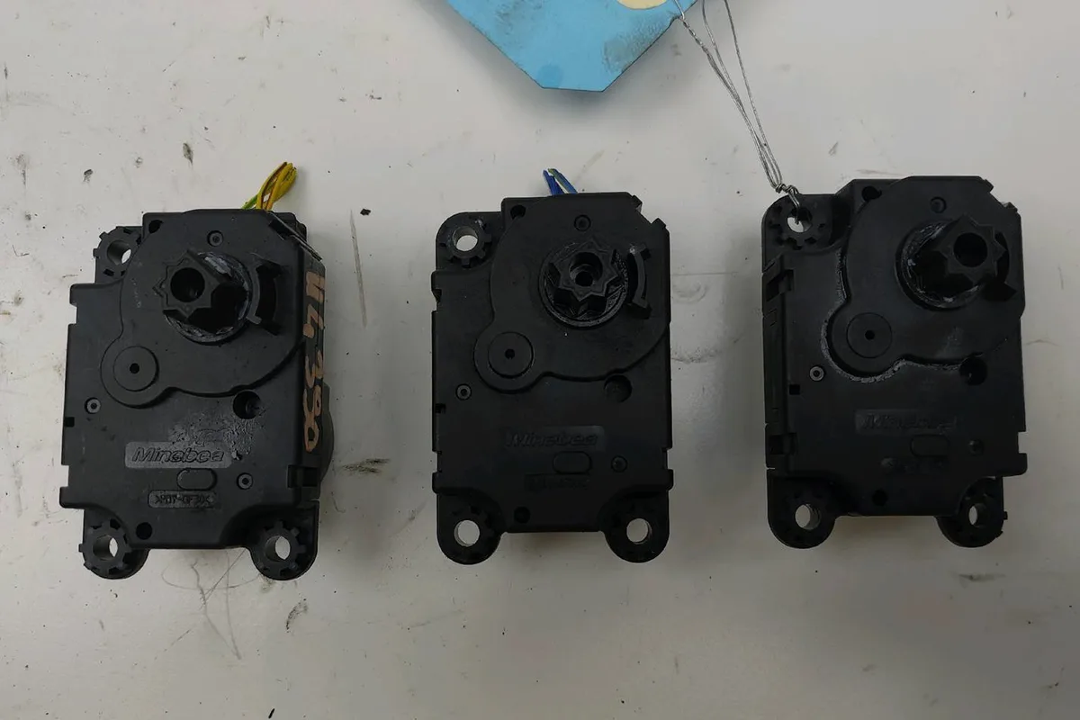 Moteur volet de chauffage Opel CORSA F 1.2 (68) (2019) occasion