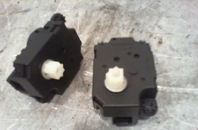 Moteur volet de chauffage RENAULT SCENIC II Phase 1 03-2004--09-2006 occasion