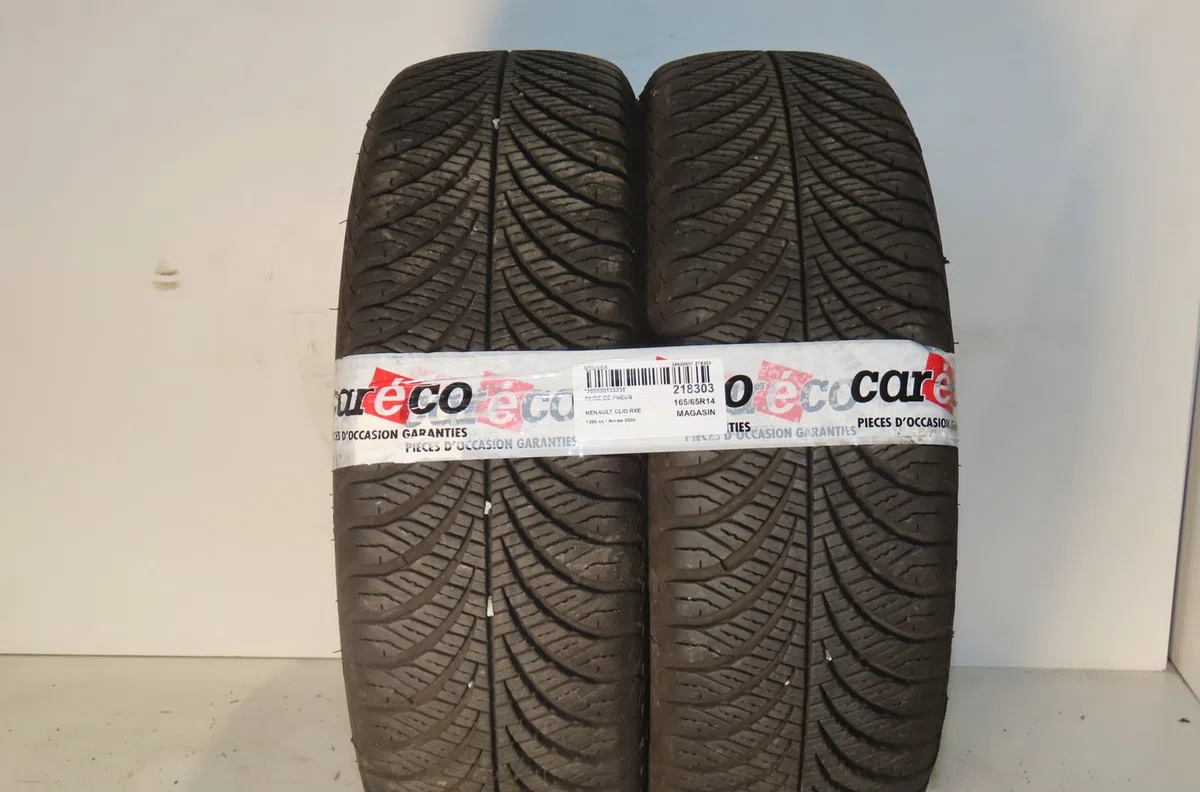 Paire de pneus Renault CLIO II (BB_, CB_) 1.4 (b-cb0c, b-cb0s) (1998-2005) occasion