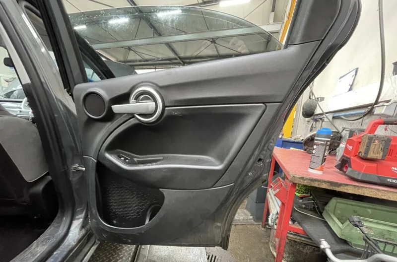 Panneau de porte arriere droit pour FIAT 500X PHASE 1
