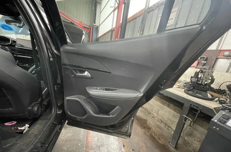 Panneau de porte arriere droit pour PEUGEOT 2008 2