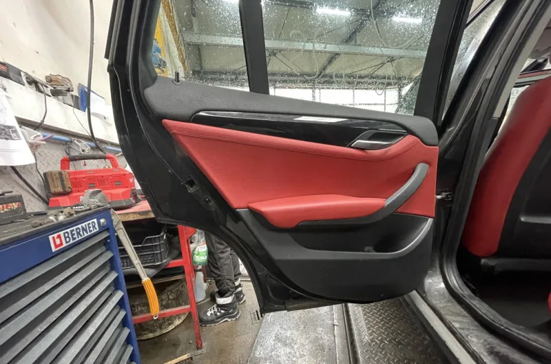 Panneau de porte arriere gauche pour BMW X1 E84 PHASE 2