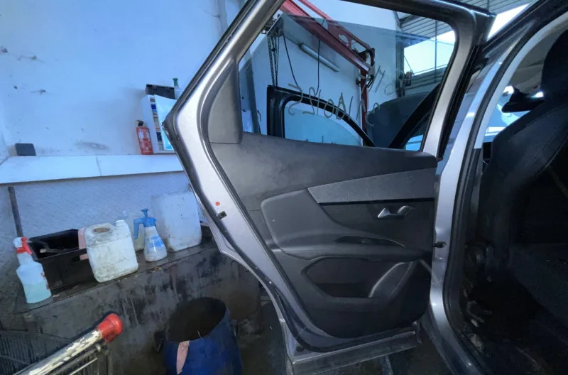 Panneau de porte arriere gauche pour PEUGEOT 3008 2 PHASE 1