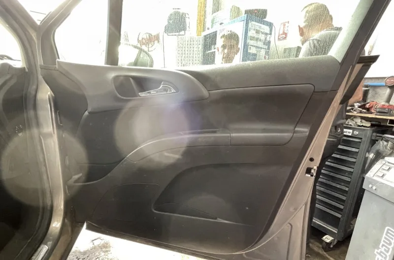 Panneau de porte avant droit pour OPEL MERIVA B PHASE 1