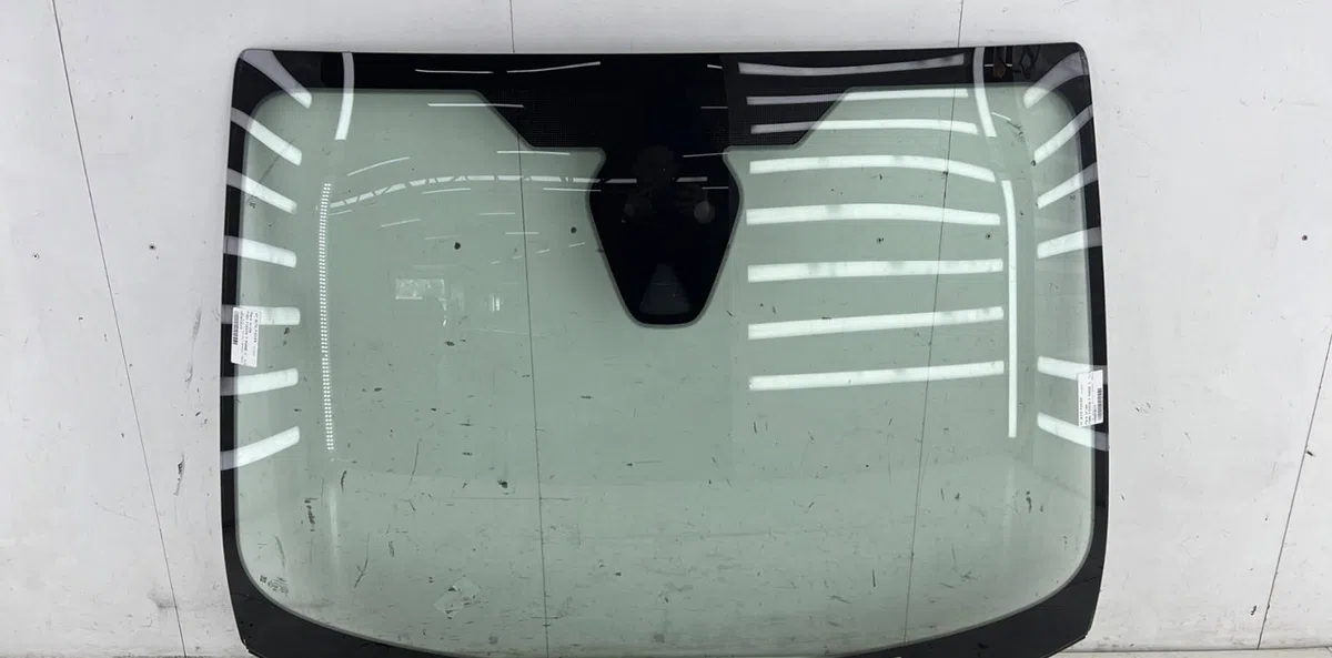 Pare-brise FORD FIESTA 7 PHASE 1 occasion