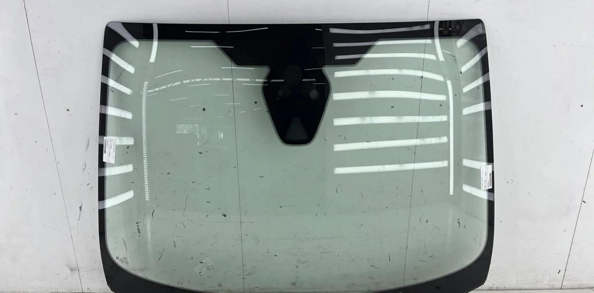 Pare-brise FORD FIESTA 7 PHASE 1 occasion
