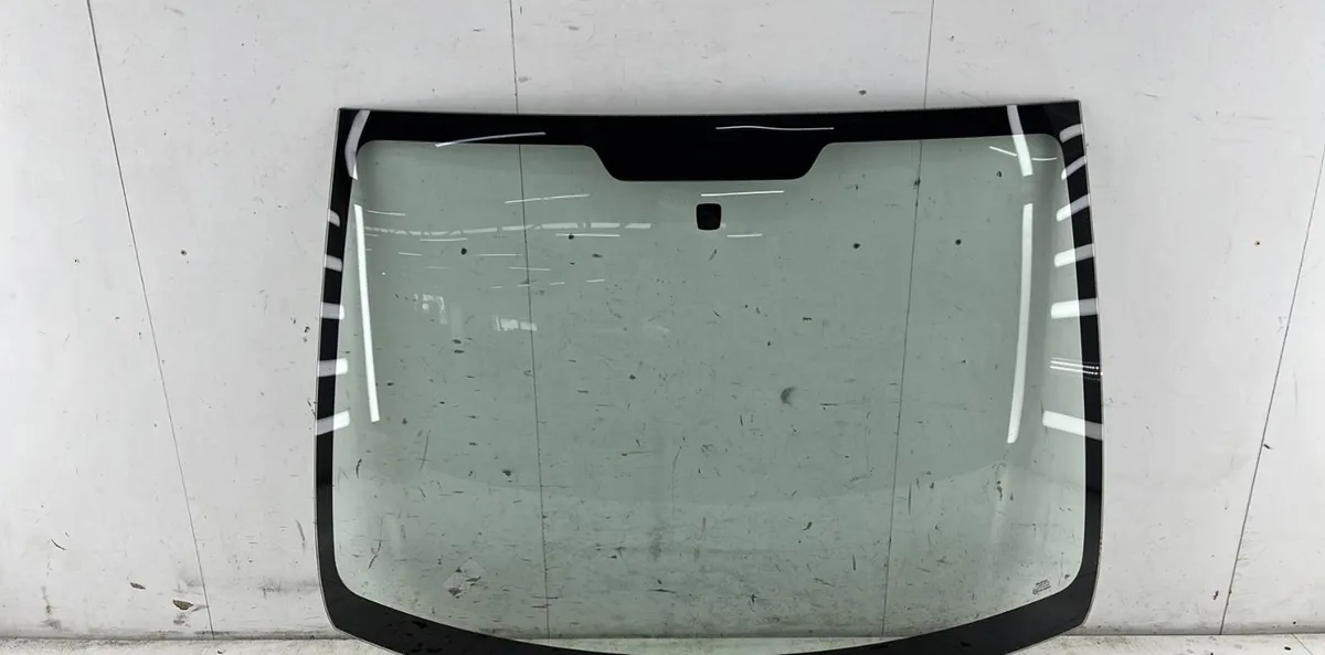 Pare-brise TOYOTA AYGO 1 PHASE 2 occasion