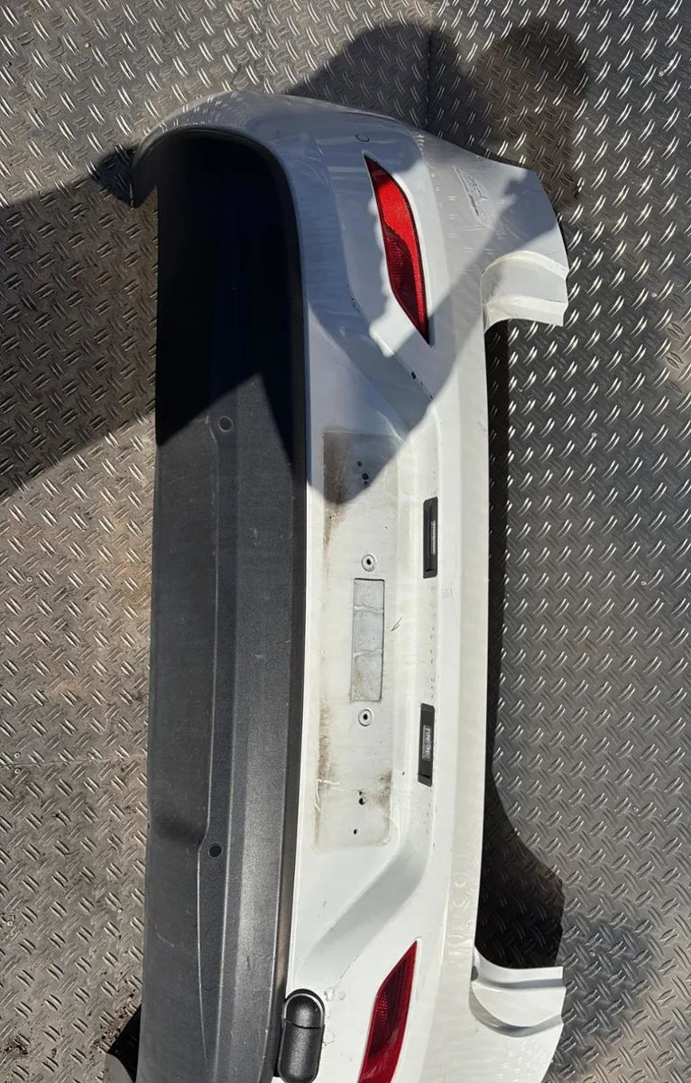 Pare-choc arrière Volvo V40 3-5 portes (525) D2 (2012-2016) occasion