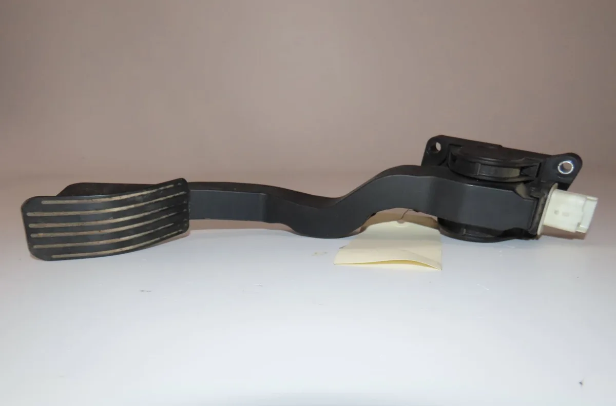 Pedale accelerateur Peugeot 206 3-5 portes (2A-C) 1.4 hdi eco 70 (2001-2009) 5 portes occasion