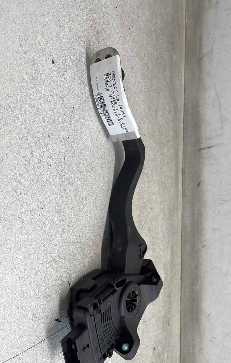 Pedale accelerateur Peugeot 208 I (CA_, CC_) 1.6 hdi (2012) occasion