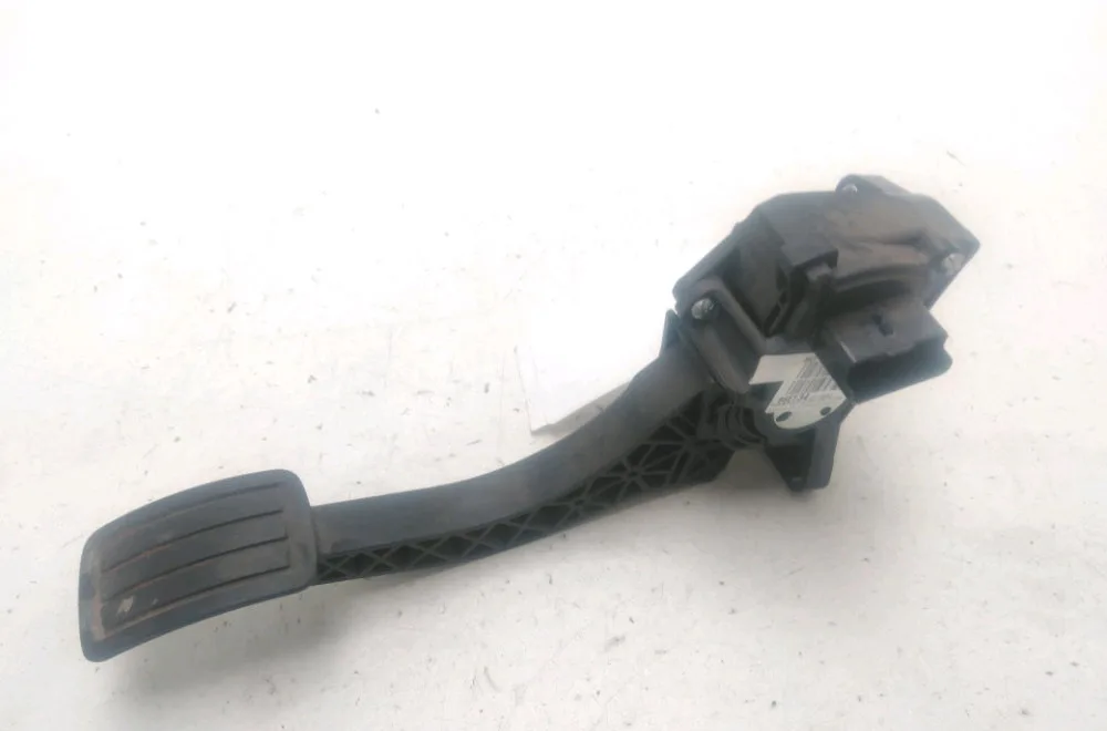 Pedale accelerateur Peugeot 308 SW II (LC_, LJ_, LR_, LX_, L4_) 1.6 hdi - bluehdi 115 (lcbhxm, lcbhxt) (2014-2021) occas
