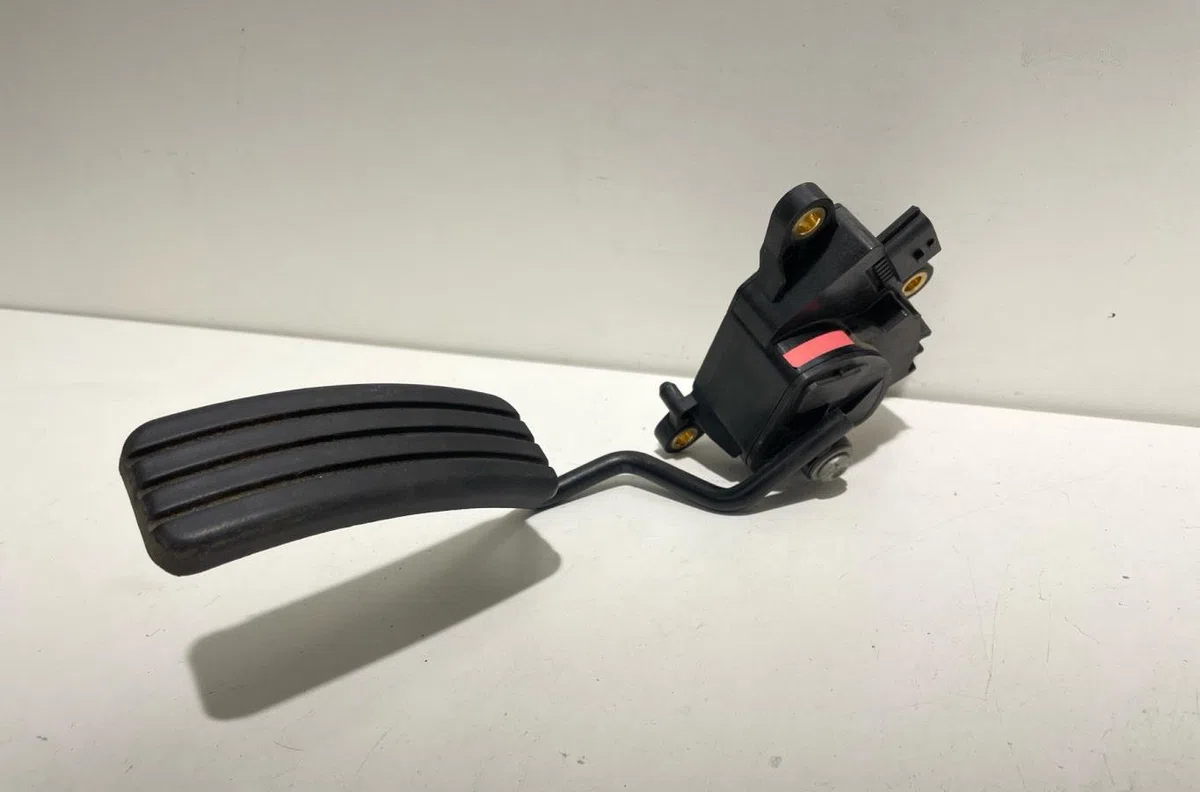 Pedale accelerateur Renault CLIO III (BR0-1, CR0-1) 1.2 16v (br02, br0j, br11, cr02, cr0j, cr11) (2005-2014) 5 portes oc