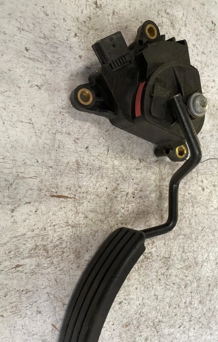 Pedale accelerateur Renault CLIO III (BR0-1, CR0-1) 1.5 dci (2010-2014) 3 portes occasion