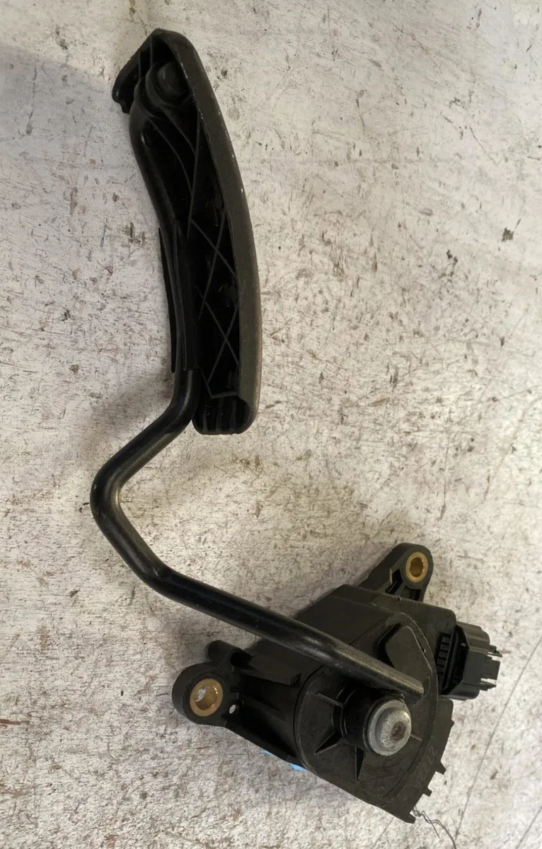 Pedale accelerateur Renault CLIO III (BR0-1, CR0-1) 1.5 dci (2010-2014) 5 portes occasion